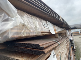 Ca. 29x Douglas wisselsponning, 18x140mm, lengte 400cm